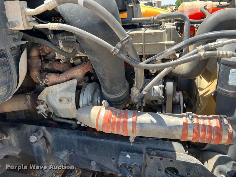 image for item DR1551 2010 Freightliner Cascadia 125  winch truck