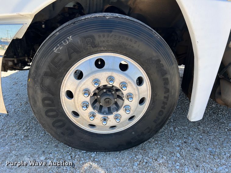 image for item DR1551 2010 Freightliner Cascadia 125  winch truck