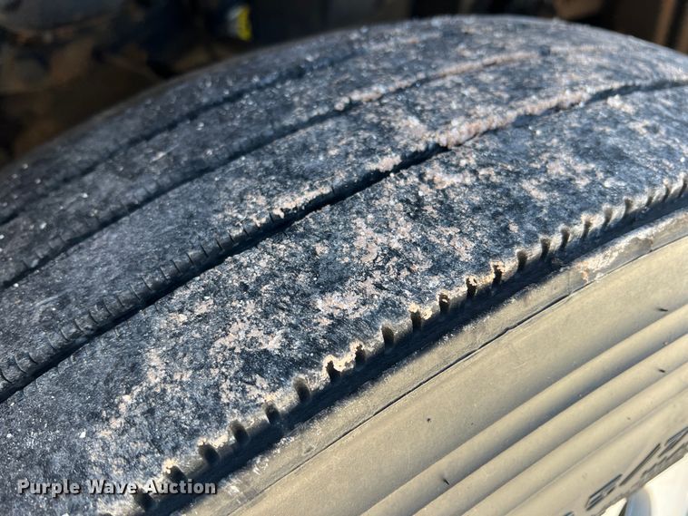 image for item DR1551 2010 Freightliner Cascadia 125  winch truck