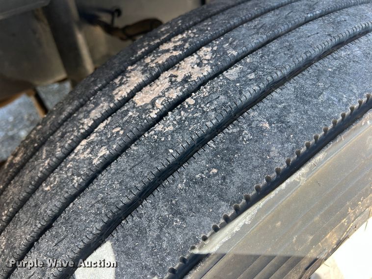 image for item DR1551 2010 Freightliner Cascadia 125  winch truck