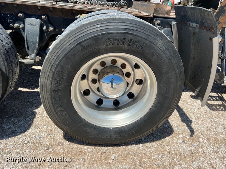 image for item DR1551 2010 Freightliner Cascadia 125  winch truck