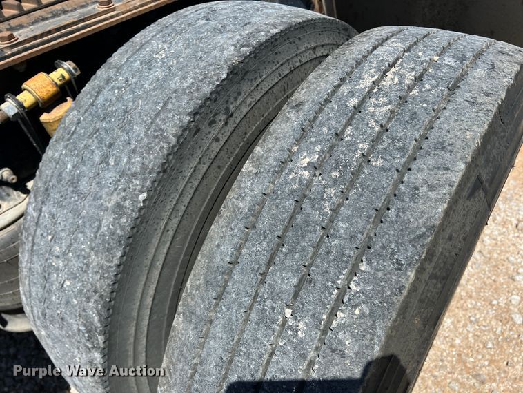 image for item DR1551 2010 Freightliner Cascadia 125  winch truck