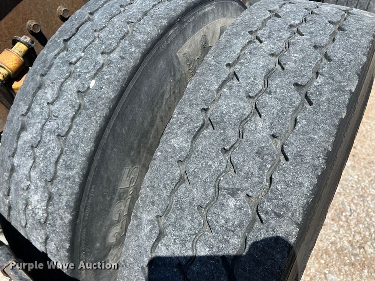 image for item DR1551 2010 Freightliner Cascadia 125  winch truck