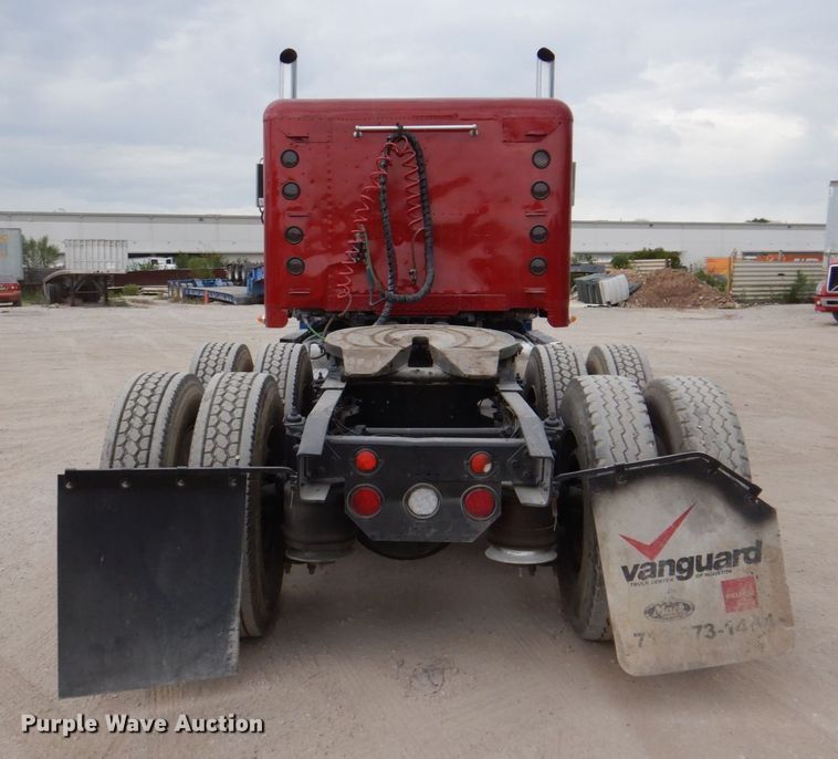 image for item DR1952 1994 Freightliner FLD120  semi truck