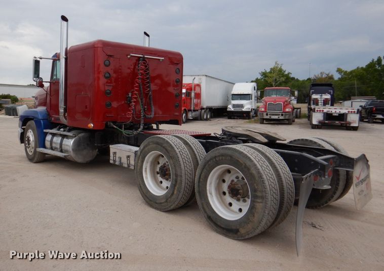 image for item DR1952 1994 Freightliner FLD120  semi truck