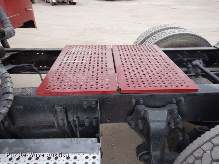 image for item DR1952 1994 Freightliner FLD120  semi truck