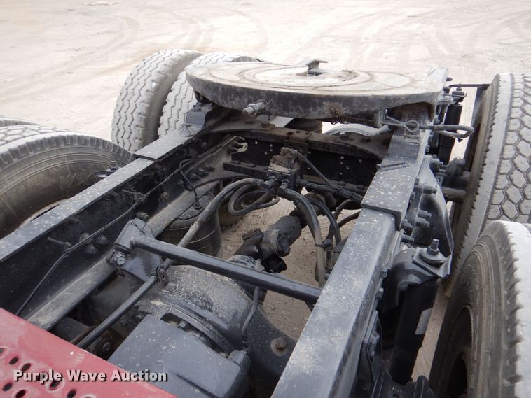 image for item DR1952 1994 Freightliner FLD120  semi truck