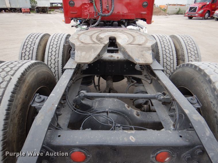 image for item DR1952 1994 Freightliner FLD120  semi truck