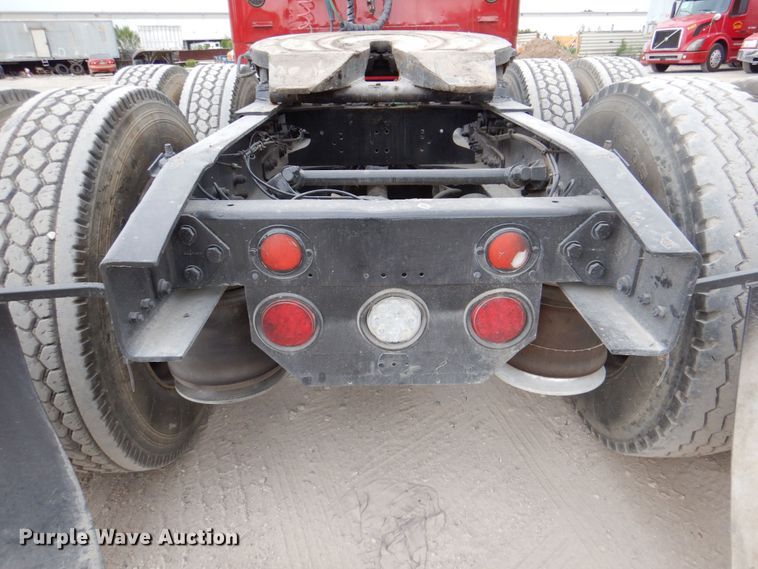 image for item DR1952 1994 Freightliner FLD120  semi truck