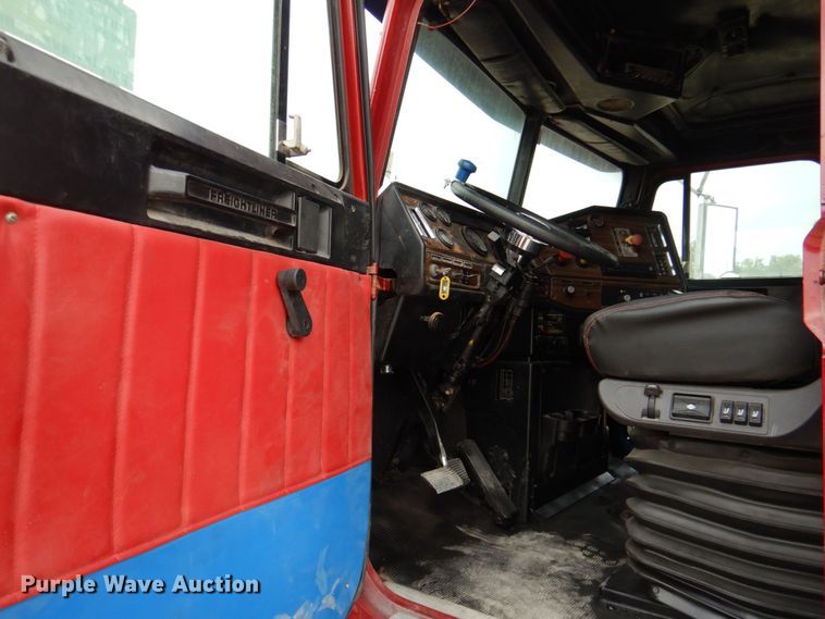 image for item DR1952 1994 Freightliner FLD120  semi truck