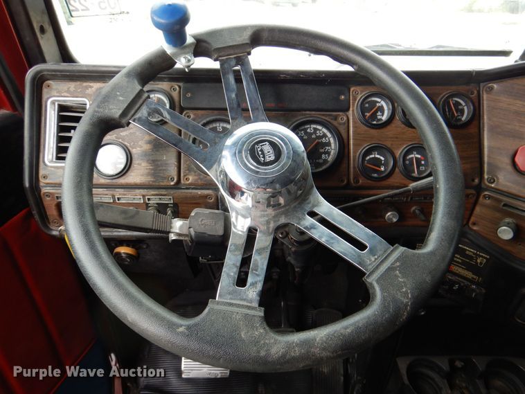 image for item DR1952 1994 Freightliner FLD120  semi truck