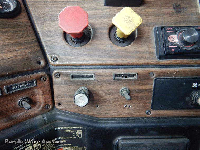 image for item DR1952 1994 Freightliner FLD120  semi truck