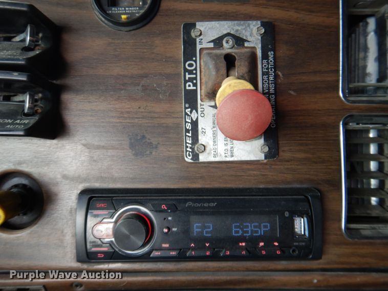 image for item DR1952 1994 Freightliner FLD120  semi truck