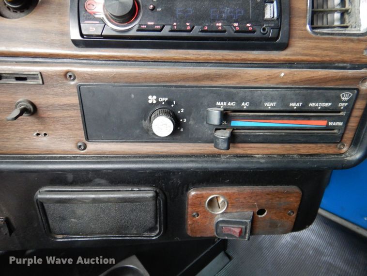 image for item DR1952 1994 Freightliner FLD120  semi truck