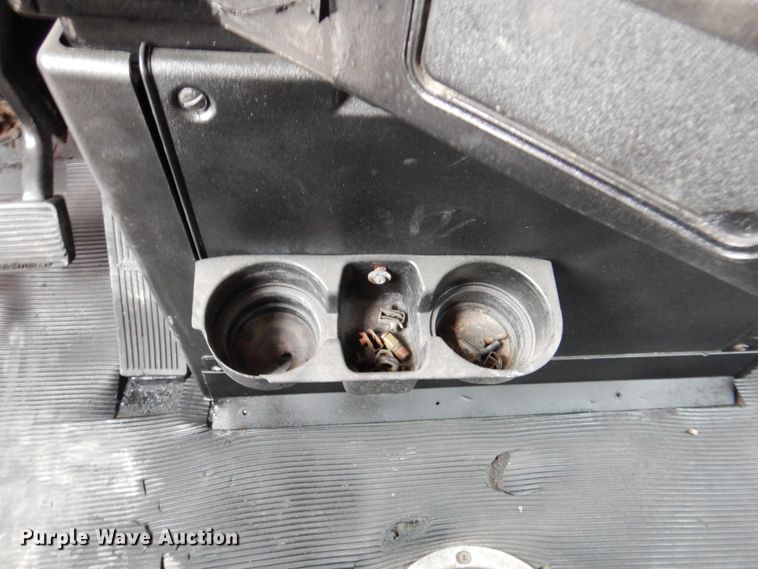 image for item DR1952 1994 Freightliner FLD120  semi truck