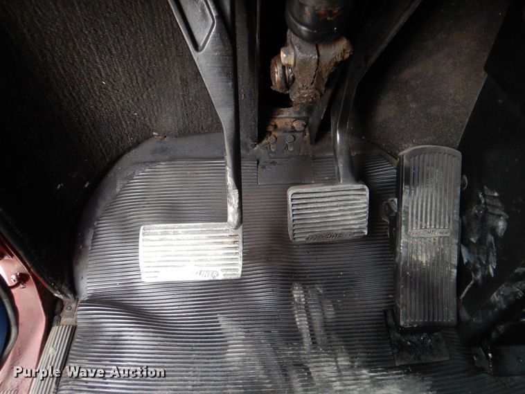 image for item DR1952 1994 Freightliner FLD120  semi truck