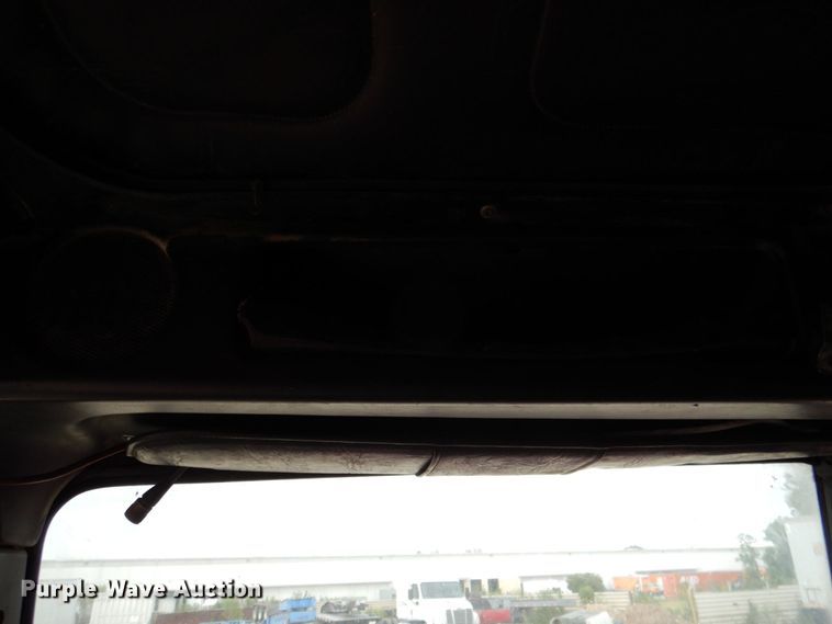 image for item DR1952 1994 Freightliner FLD120  semi truck