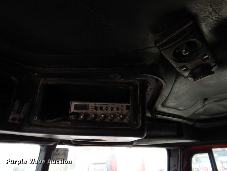 image for item DR1952 1994 Freightliner FLD120  semi truck