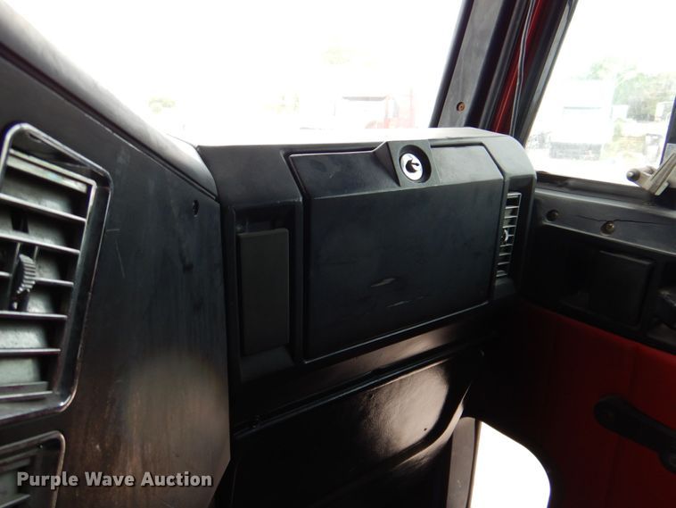 image for item DR1952 1994 Freightliner FLD120  semi truck