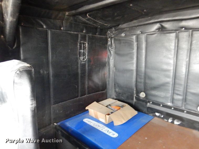 image for item DR1952 1994 Freightliner FLD120  semi truck