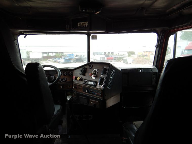 image for item DR1952 1994 Freightliner FLD120  semi truck