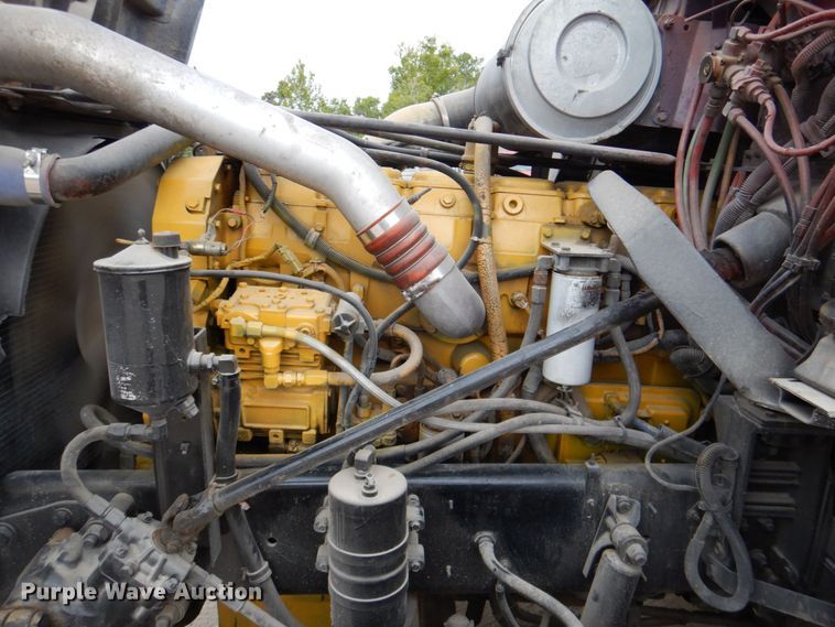 image for item DR1952 1994 Freightliner FLD120  semi truck