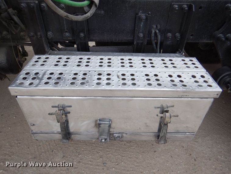 image for item DR1952 1994 Freightliner FLD120  semi truck