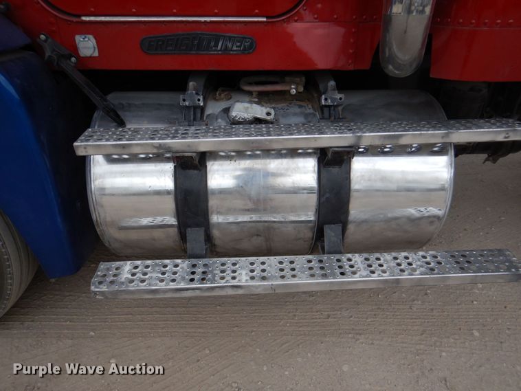 image for item DR1952 1994 Freightliner FLD120  semi truck