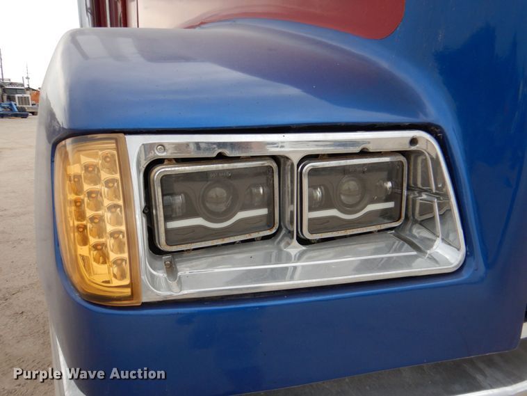 image for item DR1952 1994 Freightliner FLD120  semi truck