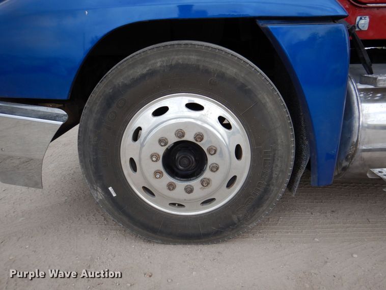 image for item DR1952 1994 Freightliner FLD120  semi truck