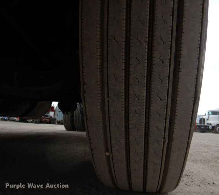 image for item DR1952 1994 Freightliner FLD120  semi truck