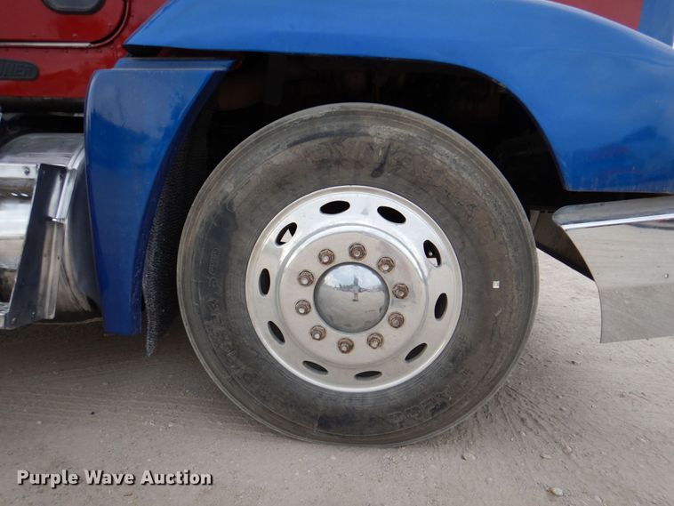 image for item DR1952 1994 Freightliner FLD120  semi truck