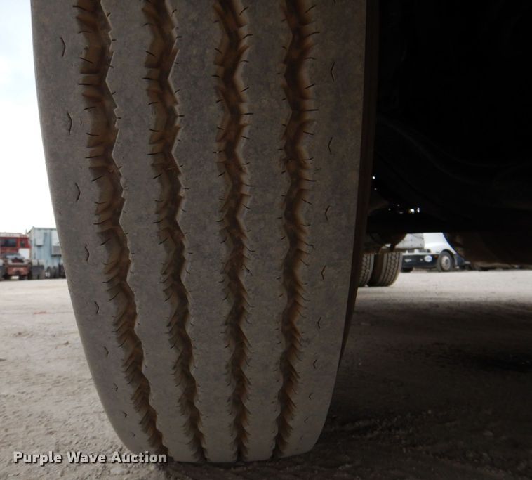 image for item DR1952 1994 Freightliner FLD120  semi truck