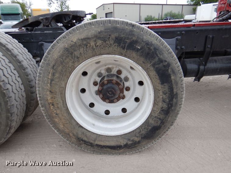 image for item DR1952 1994 Freightliner FLD120  semi truck