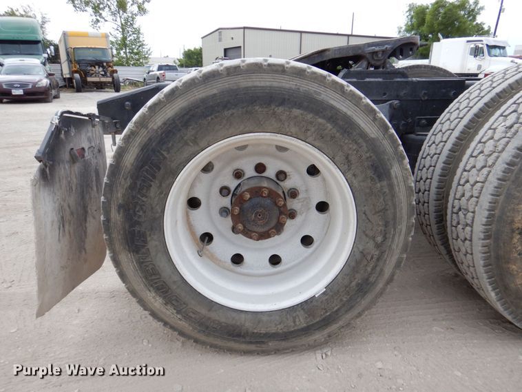 image for item DR1952 1994 Freightliner FLD120  semi truck