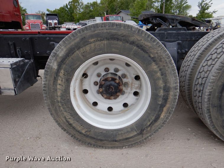 image for item DR1952 1994 Freightliner FLD120  semi truck