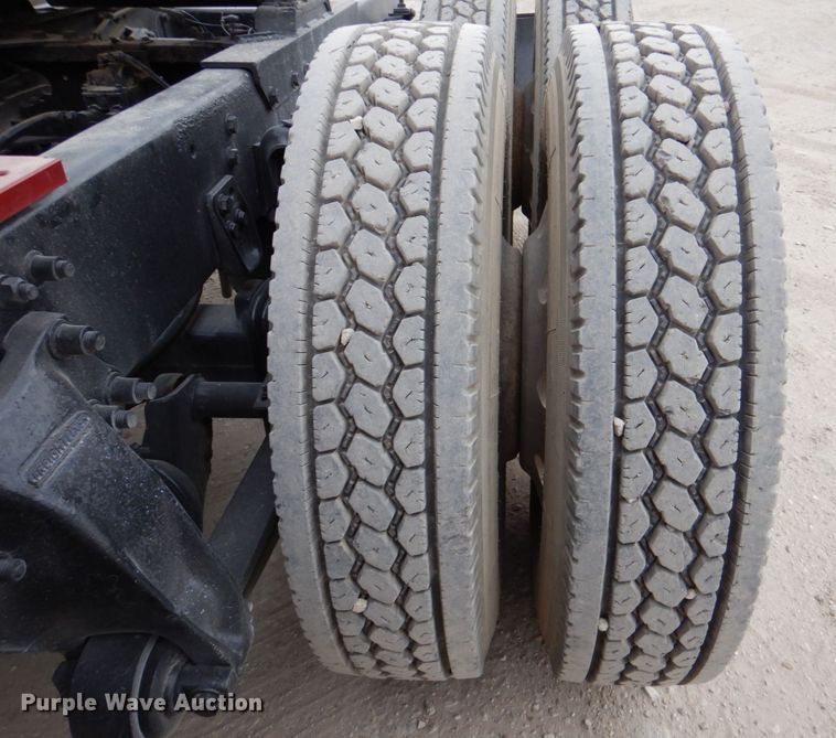 image for item DR1952 1994 Freightliner FLD120  semi truck