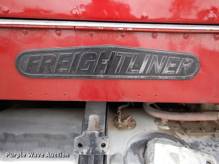 image for item DR1952 1994 Freightliner FLD120  semi truck