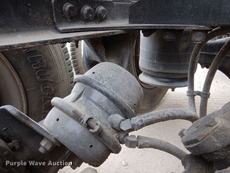 image for item DR1952 1994 Freightliner FLD120  semi truck