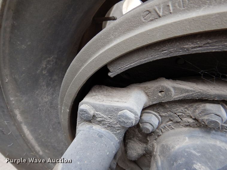 image for item DR1952 1994 Freightliner FLD120  semi truck