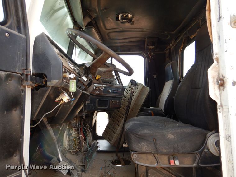 image for item DR1978 1991 Freightliner FLD  semi truck