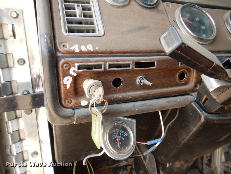 image for item DR1978 1991 Freightliner FLD  semi truck