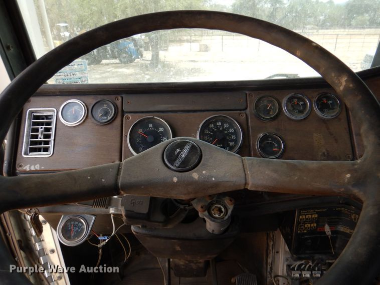 image for item DR1978 1991 Freightliner FLD  semi truck