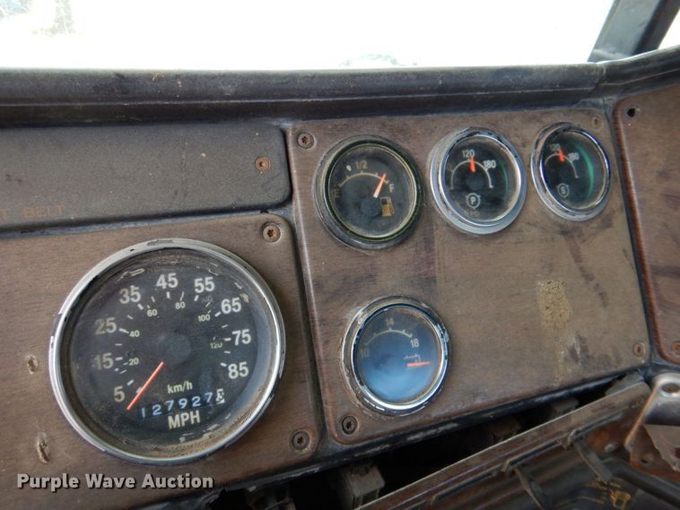 image for item DR1978 1991 Freightliner FLD  semi truck