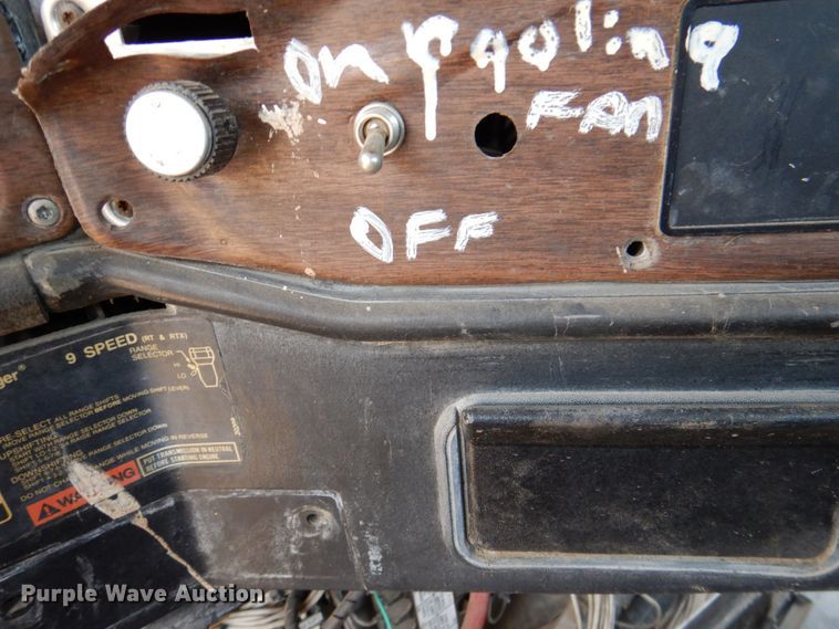 image for item DR1978 1991 Freightliner FLD  semi truck