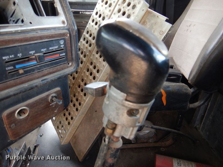 image for item DR1978 1991 Freightliner FLD  semi truck