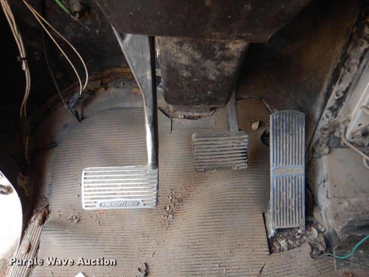 image for item DR1978 1991 Freightliner FLD  semi truck