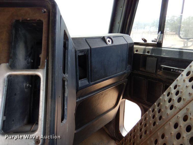 image for item DR1978 1991 Freightliner FLD  semi truck