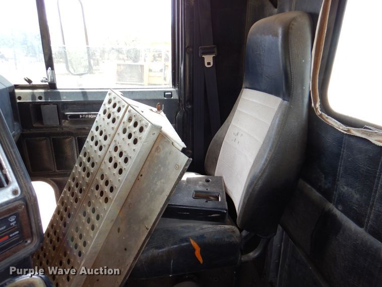 image for item DR1978 1991 Freightliner FLD  semi truck