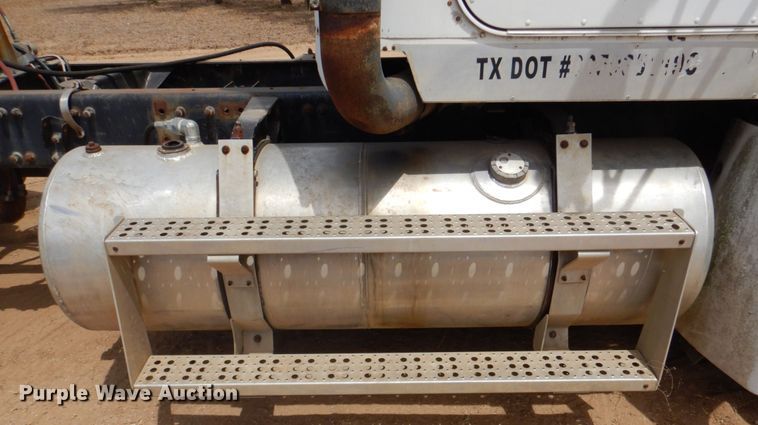 image for item DR1978 1991 Freightliner FLD  semi truck